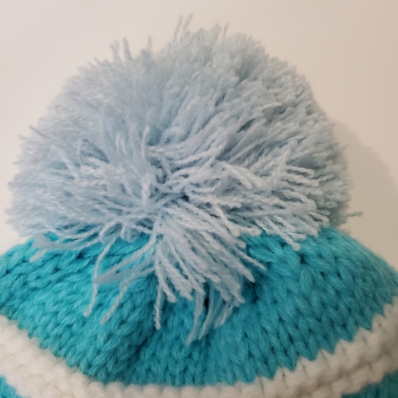 Spyder Women's Knitted Pom Hat New Without Tags - Picture 3 of 5